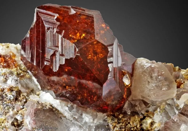 গারনেট পাথর