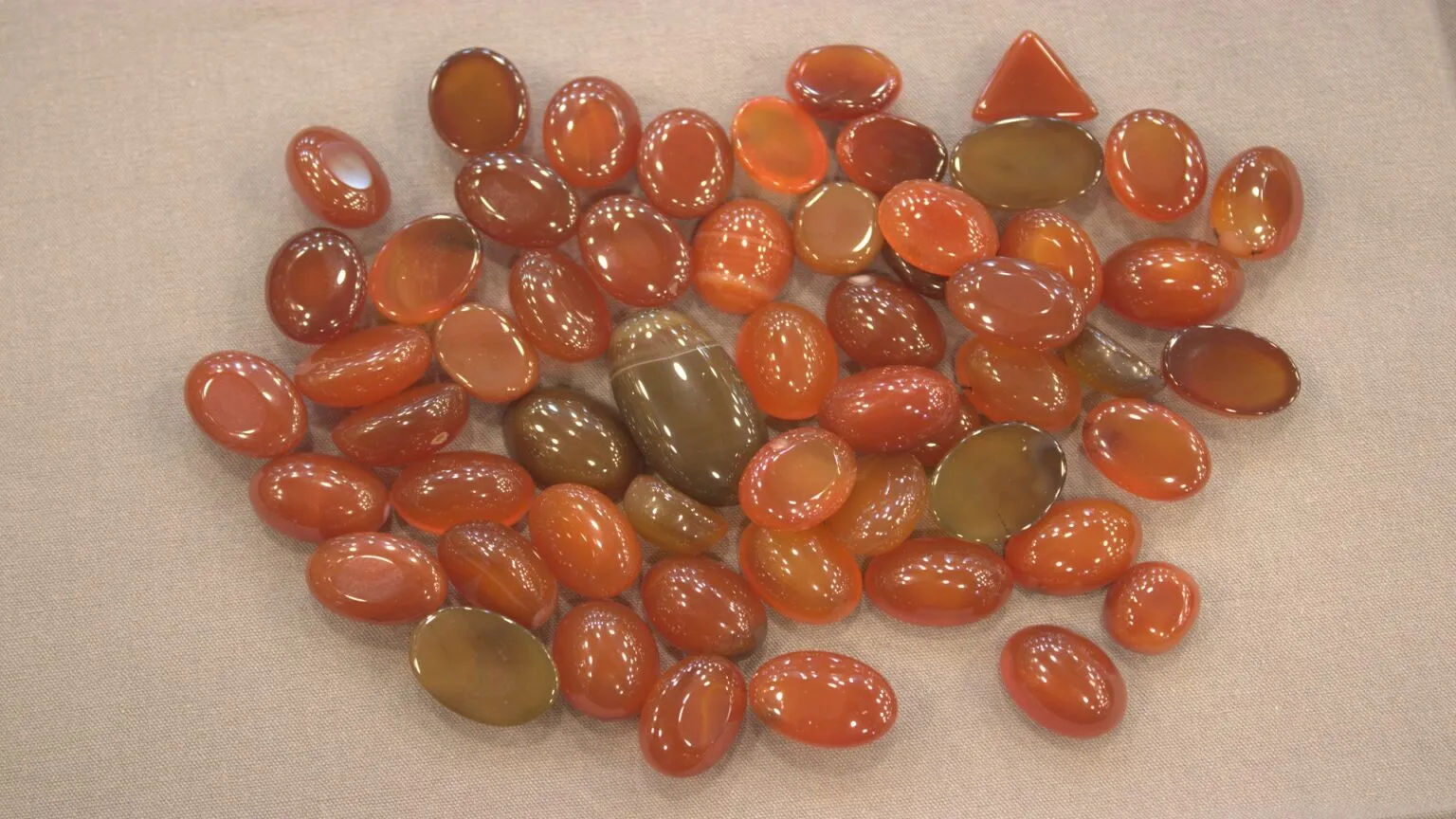 ইয়ামিনী আকিক পাথর