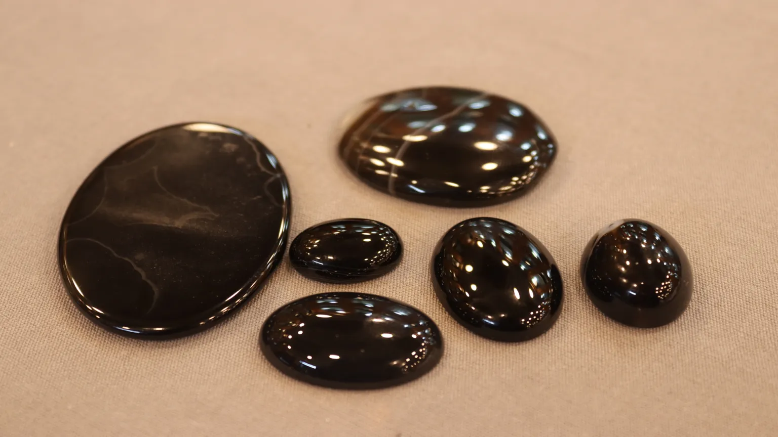 কালো হাকিক পাথর