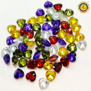 জিরকন পাথরের গঠন ও বৈশিষ্ট্য