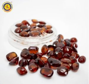 গারনেট পাথর